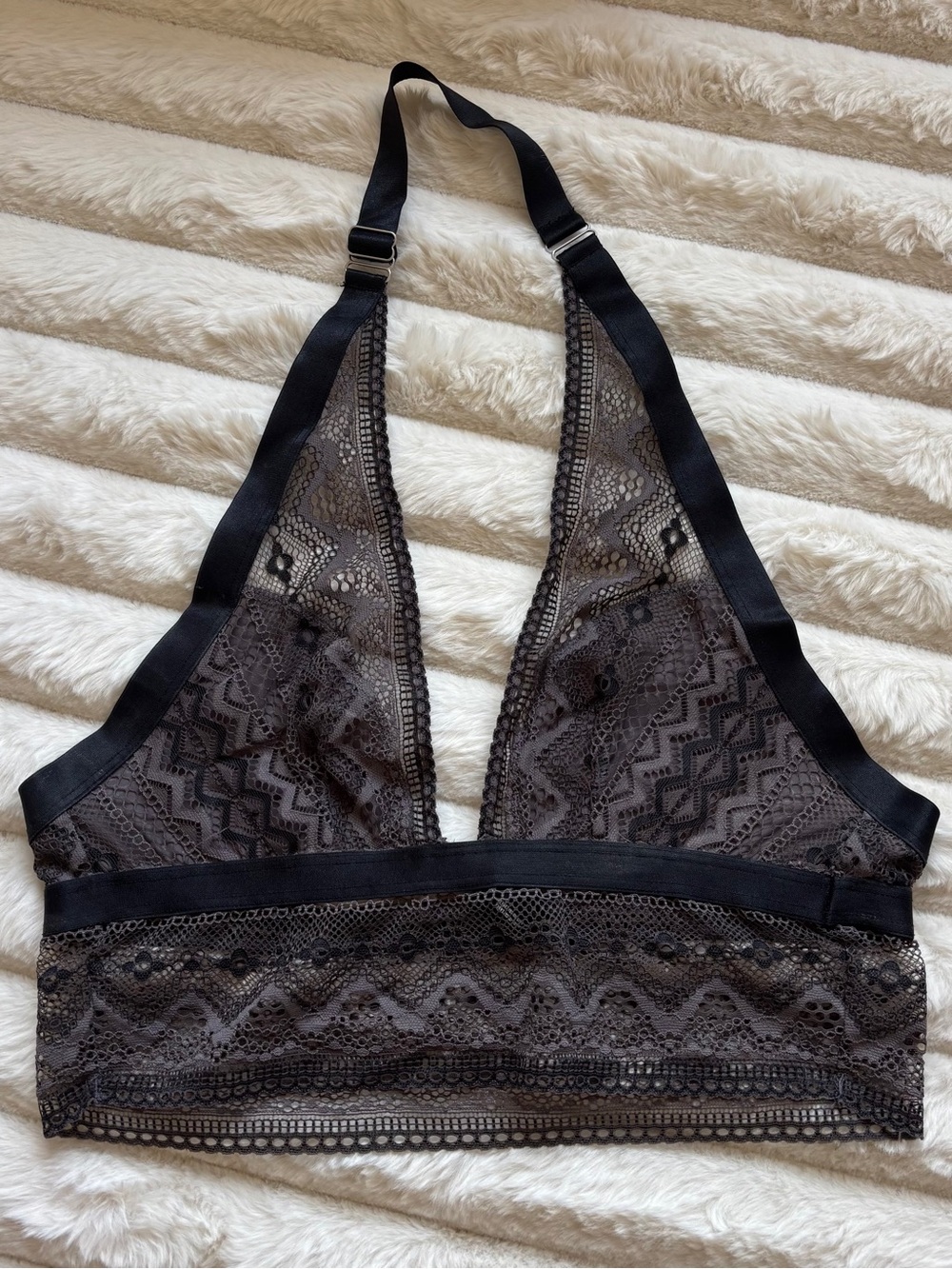 Urban Outfitters Out From Under, Lace and Satin Bralette Size M